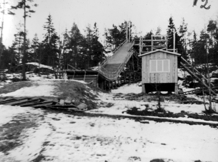 Raststuga vid Sörbybackens hoppbacke, 1930-tal. Okänd fotograf