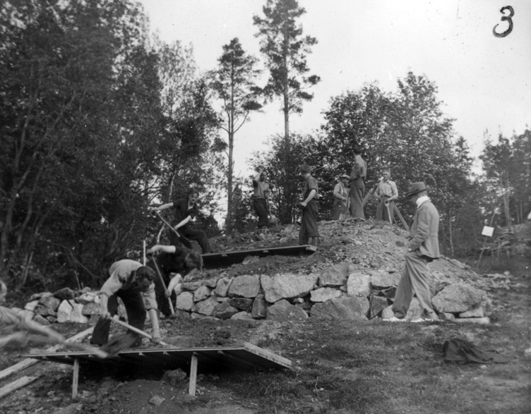 Nivåbyggande av Sörbybackens hoppbacke, 1930-tal. Okänd fotograf.